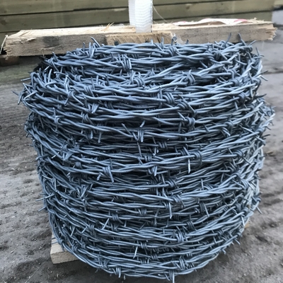 Ανθεκτικό στη διάβρωση 450mm Διά galvanized ξυράφι Barbed Wire Mesh για μονό ξυράφι τύπου και μεγάλη προστασία κατά της διάβρωσης