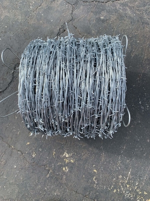 Ανθεκτικό στη διάβρωση 450mm Διά galvanized ξυράφι Barbed Wire Mesh για μονό ξυράφι τύπου και μεγάλη προστασία κατά της διάβρωσης