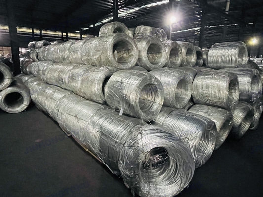 350-550N/mm2 Δυνατότητα τέντωσης 0.7mm 0.8mm 1.2mm 1.6mm 1.8mm 2mm Διαμέτρου Ζεστό Ζαλβανωμένο Ελαφρύ Χάλυβα MS GI Σύρμα για Δίκτυο