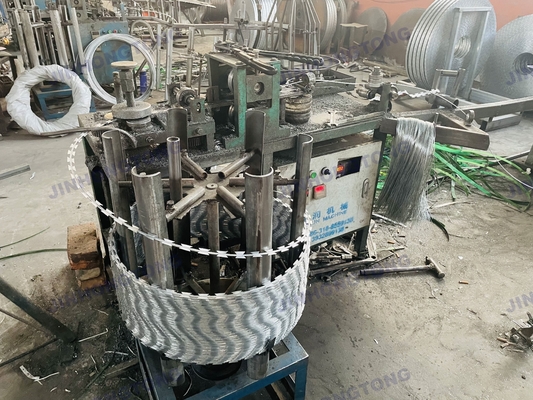 Ζεστό γαλβανισμένο 500m Double Strand Razor Barbed Wire Φράχτης Σύρμα υψηλής αντοχής σε έλξη για αυξημένη ασφάλεια