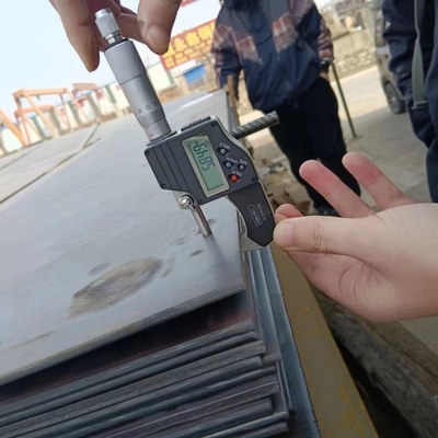Μαύρη επιφάνεια Χάλυβα Χάλυβα Χάλυβα θερμής έλασης Q355 SS400 Q195 Χάλυβα άνθρακα για δομικά υλικά