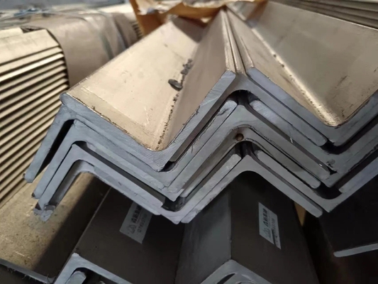 Ίση ζεστή έλαση Q235 Q345 S355 ASTM A36 A53 Άξονα γωνίας από χάλυβα άνθρακα με τιμολόγηση κατά πραγματικό βάρος και ίσες πλευρές