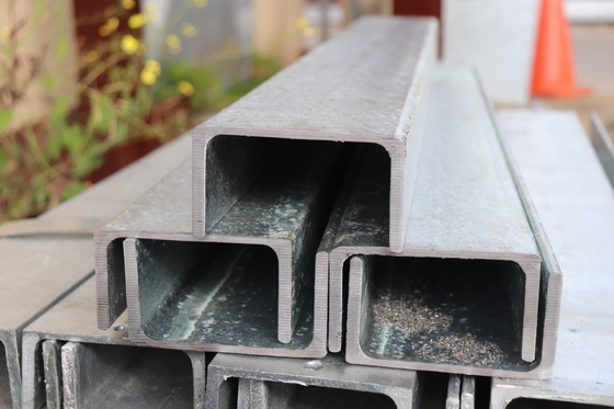 Χάλυβα με σχήμα U U-Beam Channel Steel Beam Q235B για βιομηχανικές εφαρμογές