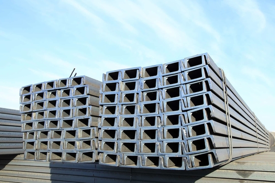 Άμεση ASTM Q235 Q345 Ζεστή έλαση U-σχήμα καναλιού από χάλυβα για μη κράμα δομικές και βιομηχανικές εφαρμογές