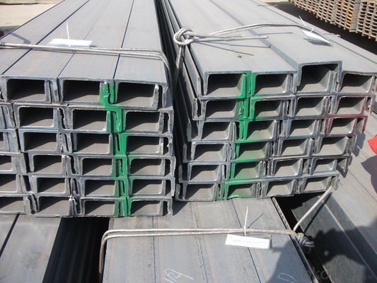 Άμεση ASTM Q235 Q345 Ζεστή έλαση Χάλυβα U σχήμα δομοστοιχίας U-Bar τιμολόγηση κατά πραγματικό βάρος διατρυμμένο ή όχι