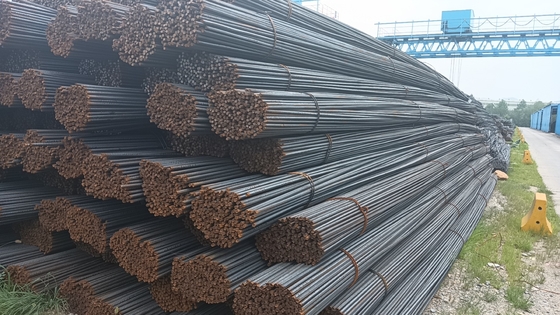 Υψηλού επιπέδου HRB400/500 ASTM A615 BS4449 Σιδηροτροφίες από χάλυβα άνθρακα για εμπορικά κτίρια 8M μήκος