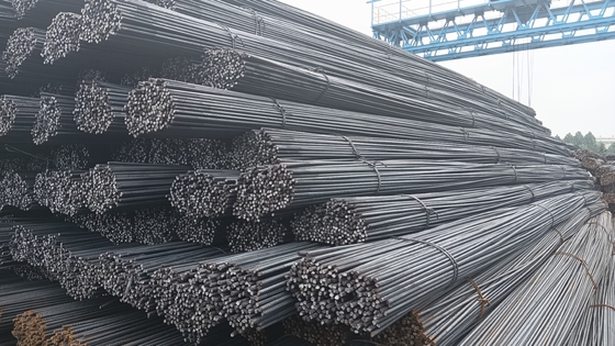Υψηλού επιπέδου HRB400/500 ASTM A615 BS4449 Σιδηροτροφίες από χάλυβα άνθρακα για εμπορικά κτίρια 8M μήκος