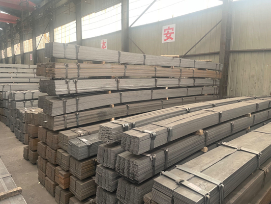 Ελαφρά επίπεδα ράβδοι από χάλυβα Q195 Q235 Q345 ss400 s45c a36 s235jr 4130 1020 επίπεδα ράβδοι από χάλυβα που χρησιμοποιούνται για κατασκευές