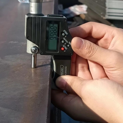 Μεγάλο απόθεμα θερμά ελατημένων πλακών χάλυβα άνθρακα, διαθέσιμα σε μεγέθη 212506000mm, με κλάσεις Q355, SS400 και Q195