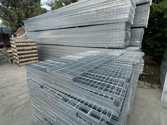 Κίνα Φαρμακείο τύπου L Bar Steel Grating Hot-Dip Galvanized Steel 25x5x3 30x5x3 32x5x3 Galvanized welded steel Grating
